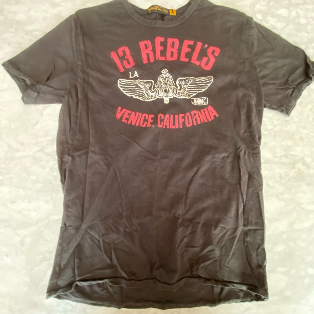 JOHNSON MOTORS Rebels Gray and Red Short Sleeve Tee